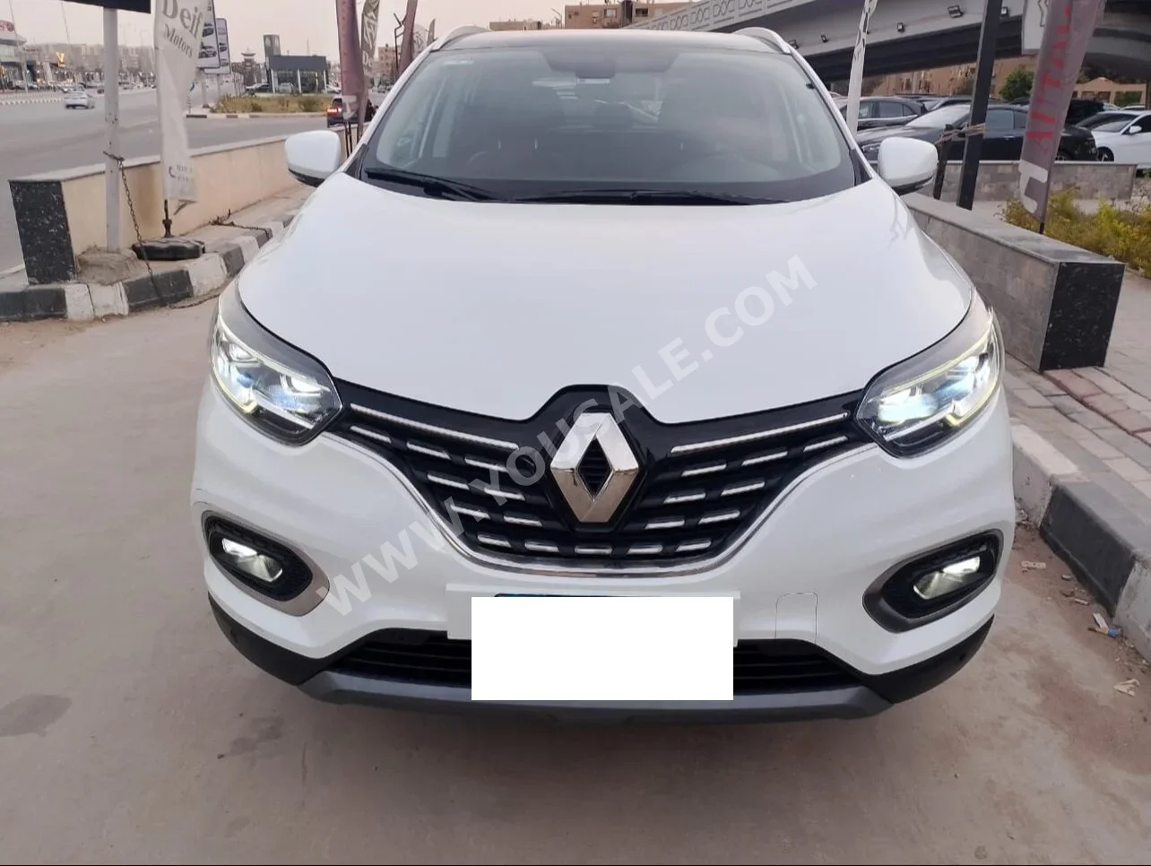 Renault  Capture  2022  SUV  Automatic  3 Cylinder  35,000 Km  FWD  White  Gasoline