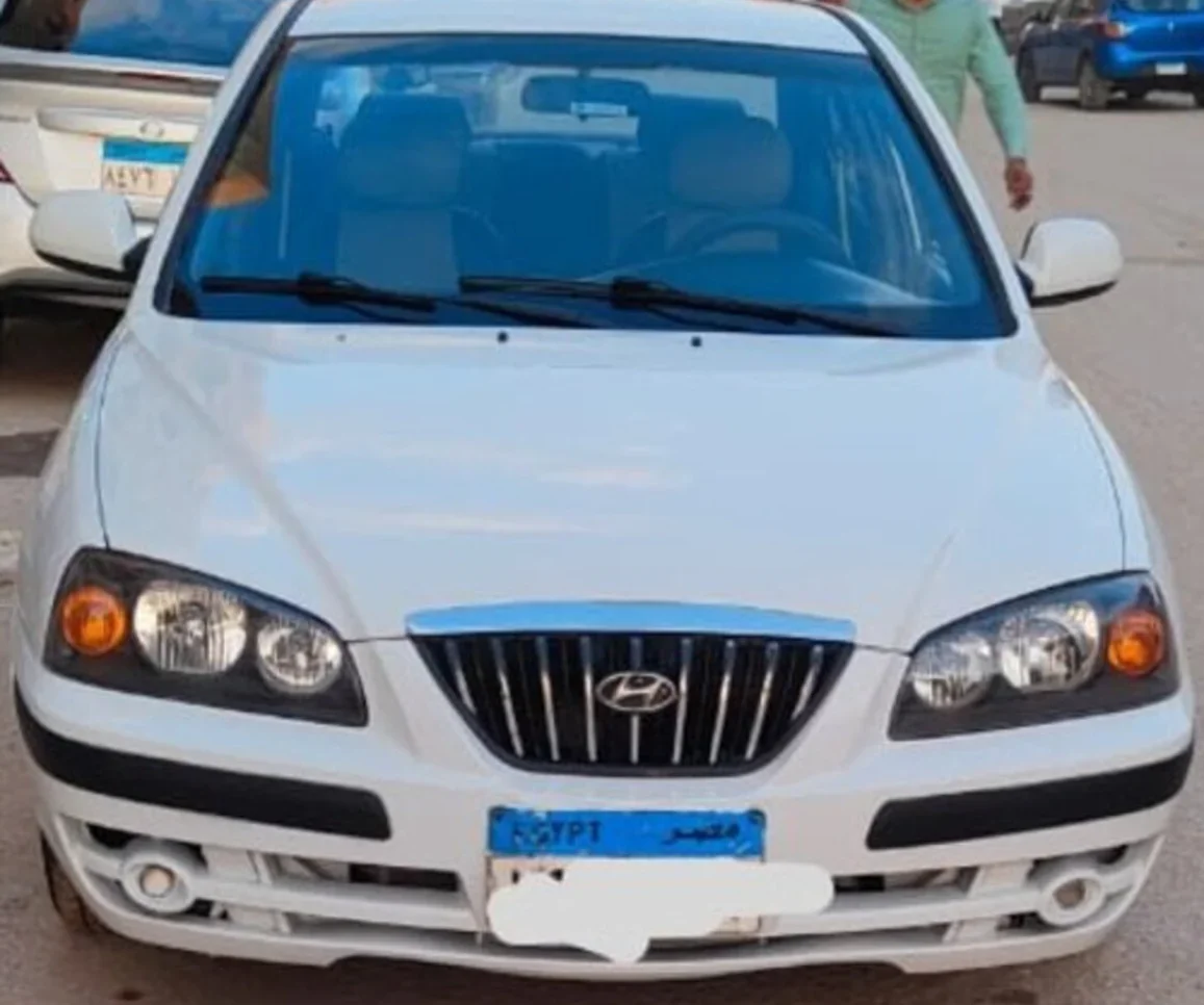 Hyundai  Elantra  2005  Sedan  Automatic  4 Cylinder  132,000 Km  FWD  White  Gasoline