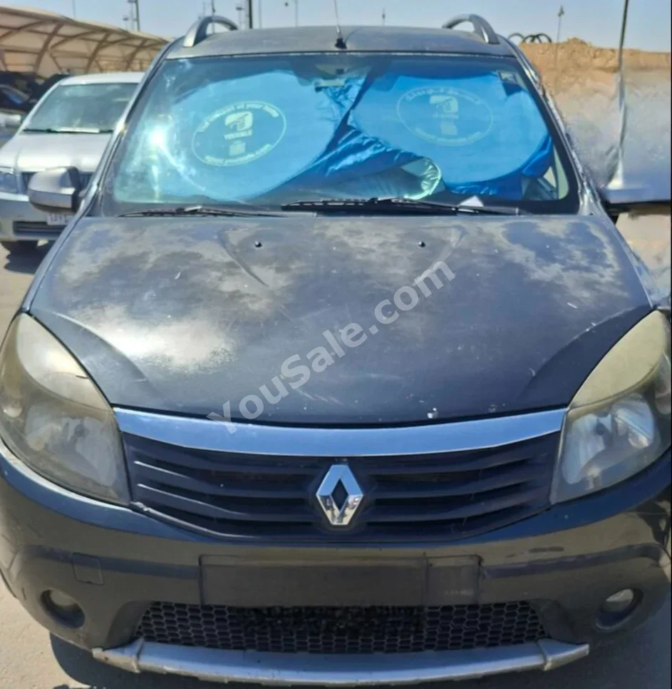 Renault  Duster  2013  Hatchback  Manual  4 Cylinder  104,000 Km  FWD  Olive  Gasoline