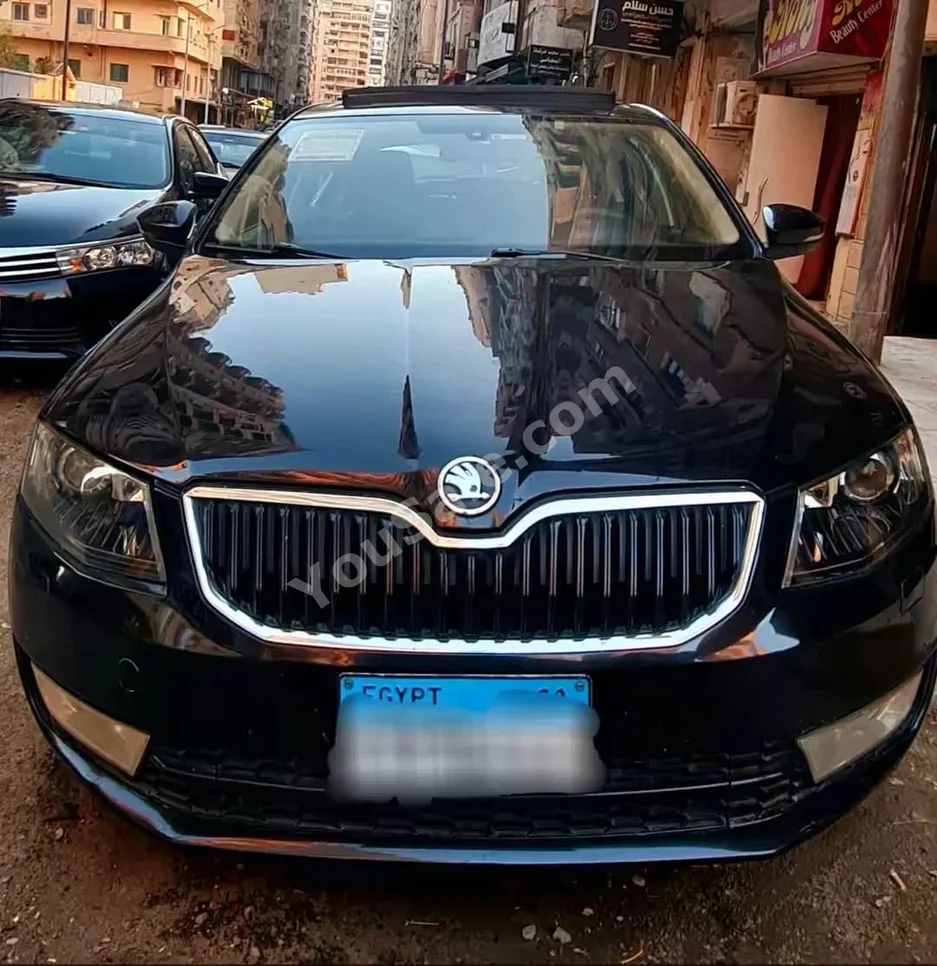 سكودا أوكتافيا 2014 سيدان اوتوماتيك 4 سلندر 190,000 كم دفع أمامي أسود بنزين