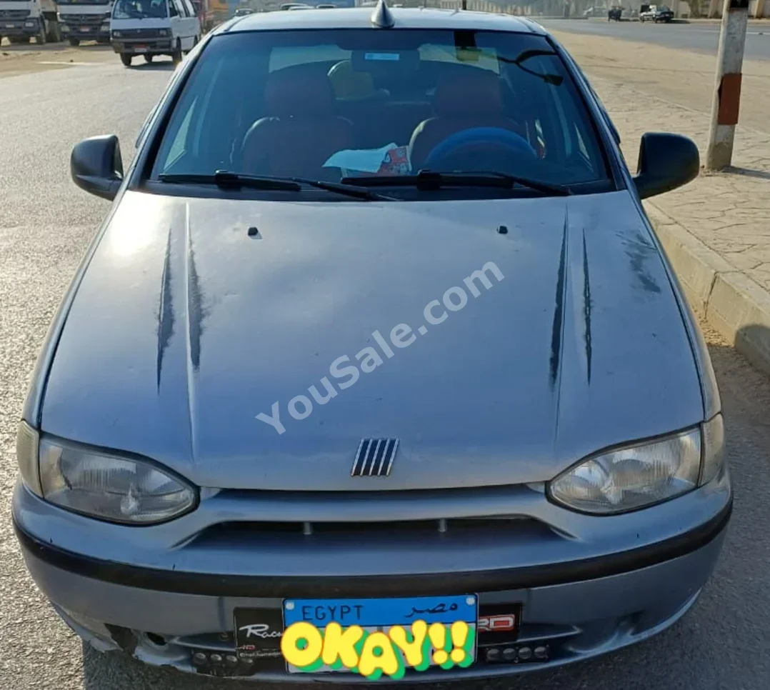 فيات  سيينا  2002  سيدان  عادي  4 سلندر  228,000 كم  دفع أمامي  فضي  بنزين