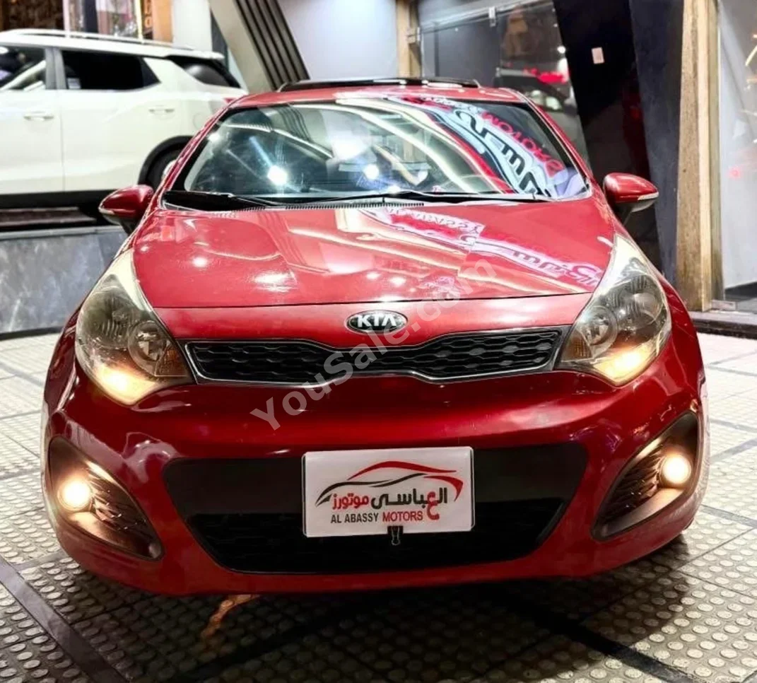 كيا  ريو  2015  هاتشباك  اوتوماتيك  4 سلندر  140,000 كم  دفع أمامي  أحمر  بنزين