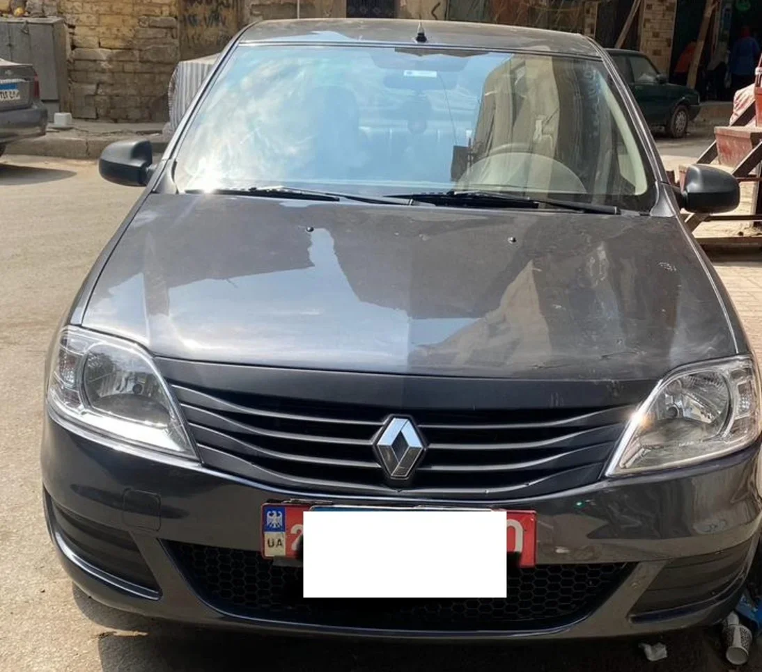 Renault  Logan  2011  Sedan  Manual  4 Cylinder  212,000 Km  FWD  Silver  Gasoline