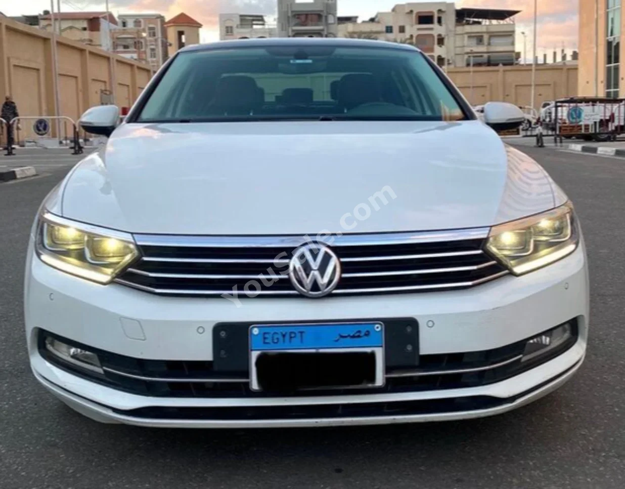فولكس فاجن  باسات  2019  سيدان  ستبترونك  4 سلندر  140,000 كم  دفع أمامي  أبيض  بنزين
