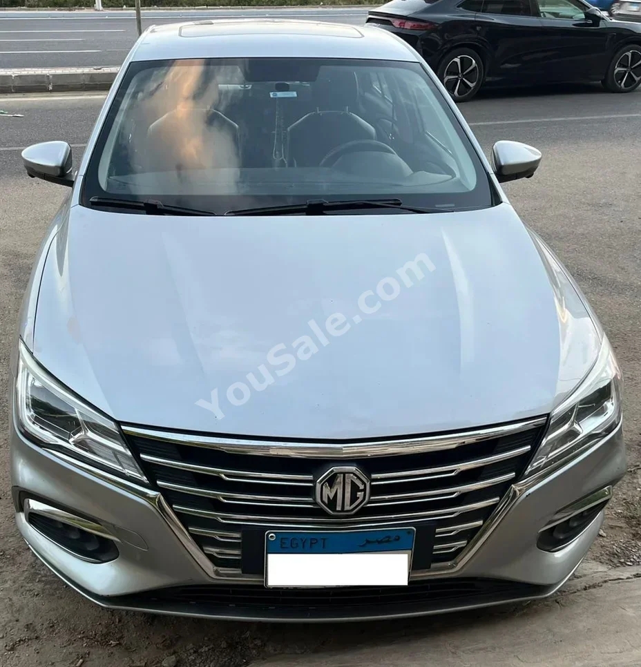 ام جي  ام جي 5  2021  سيدان  اوتوماتيك  4 سلندر  100,000 كم  دفع أمامي  فضي  بنزين