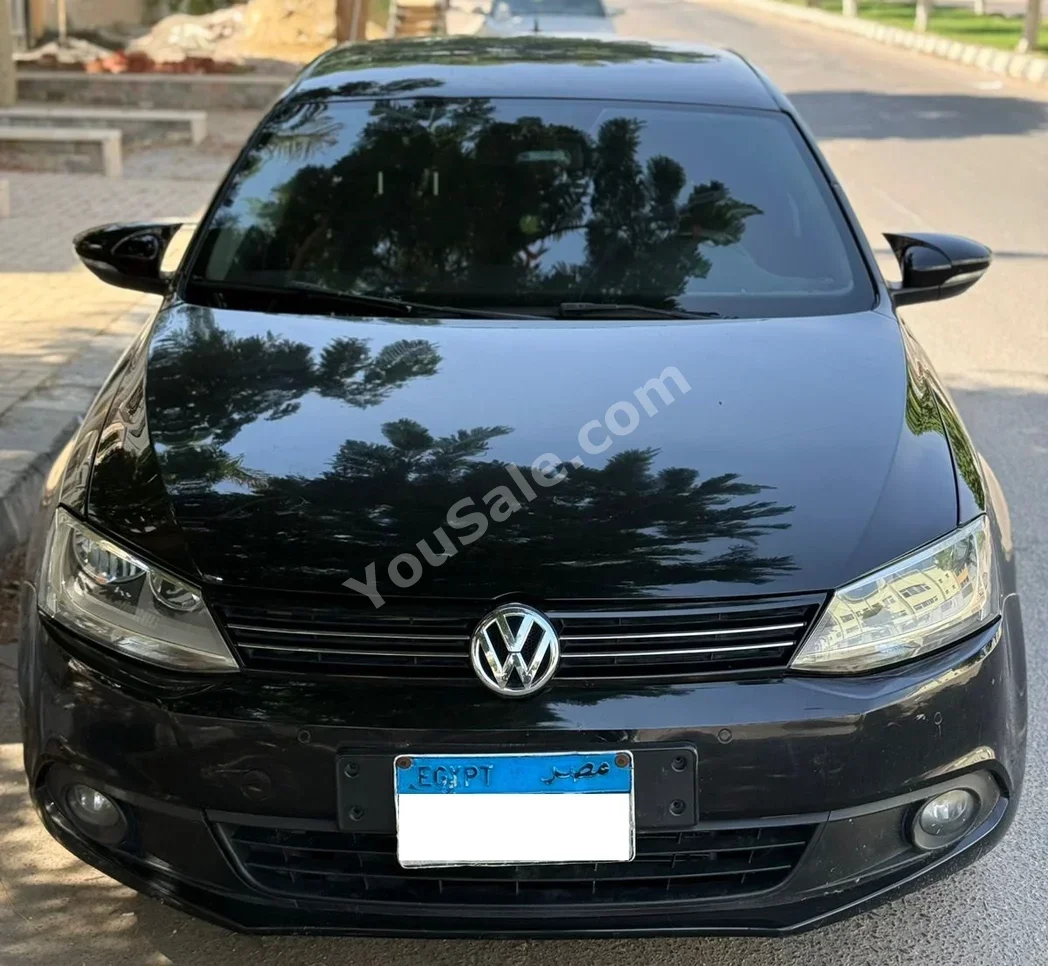 فولكس فاجن  جيتا  2012  سيدان  اوتوماتيك  4 سلندر  225,000 كم  دفع أمامي  أسود  بنزين