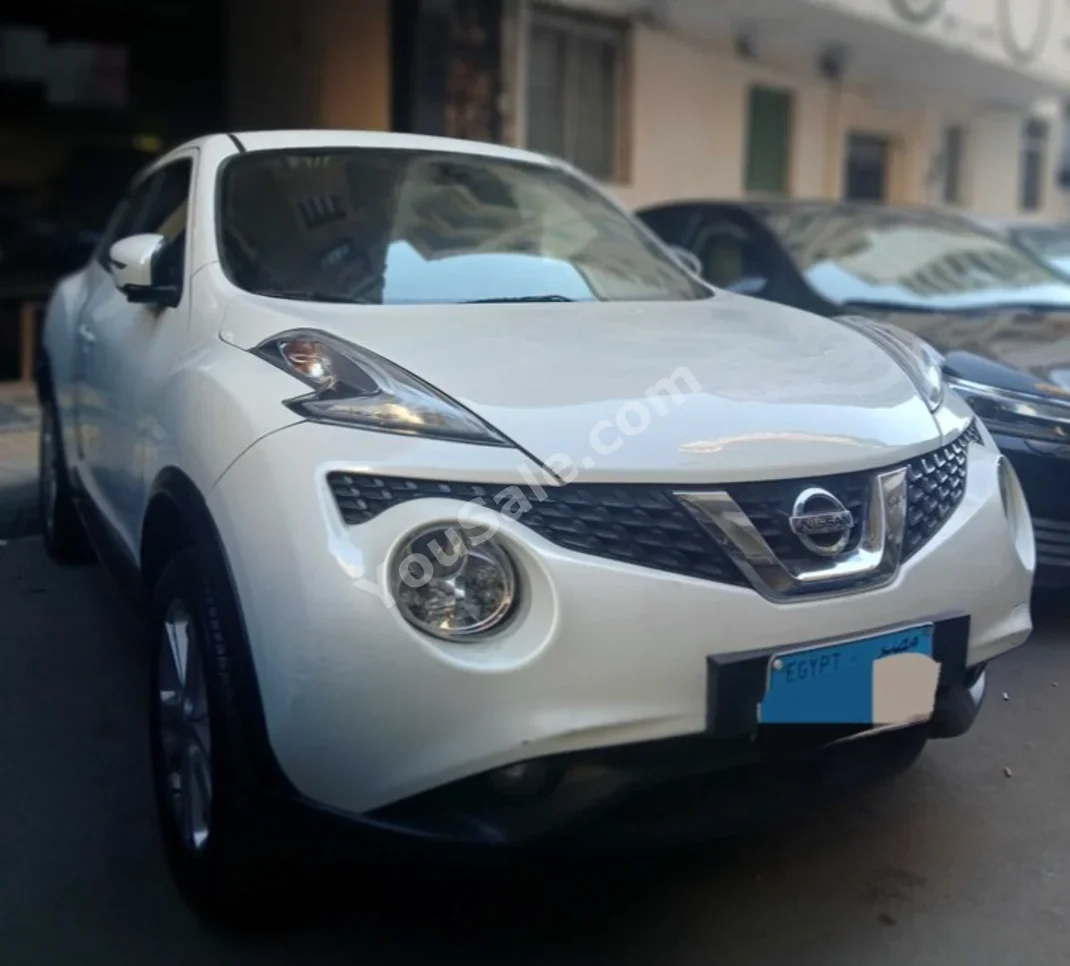 Nissan Juke 2017 Hatchback Automatic 4 Cylinder 80,000 Km FWD Pearl Gasoline
