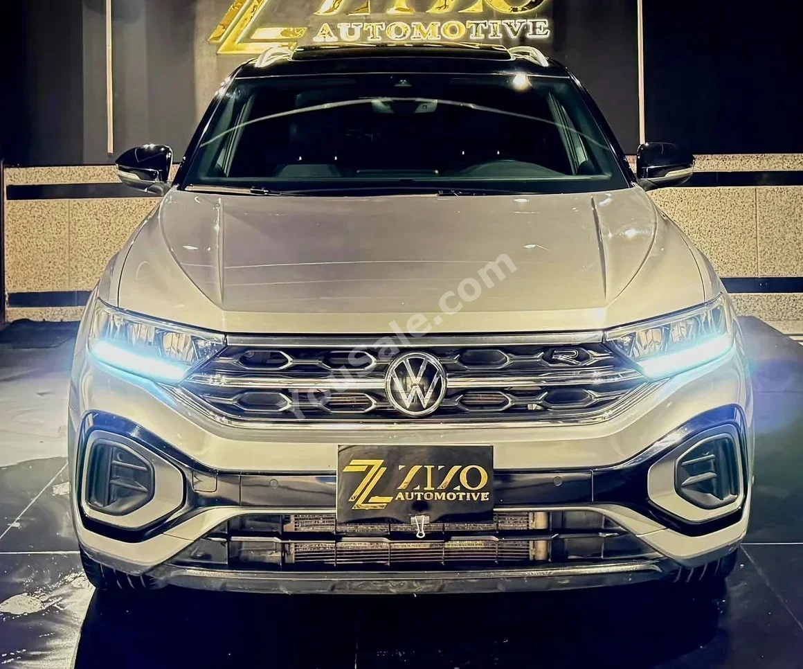 فولكس فاجن  جي تي آي  2023  اس يو في  اوتوماتيك  4 سلندر  70,000 كم  دفع أمامي  فضي  بنزين