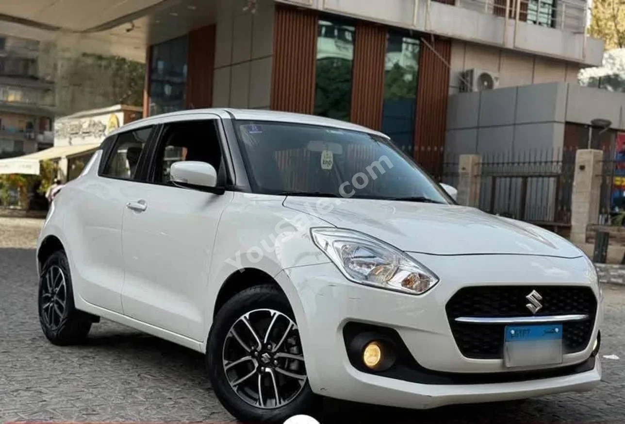 Suzuki  Swift  2022  Hatchback  Automatic  4 Cylinder  18,000 Km  FWD  White  Gasoline