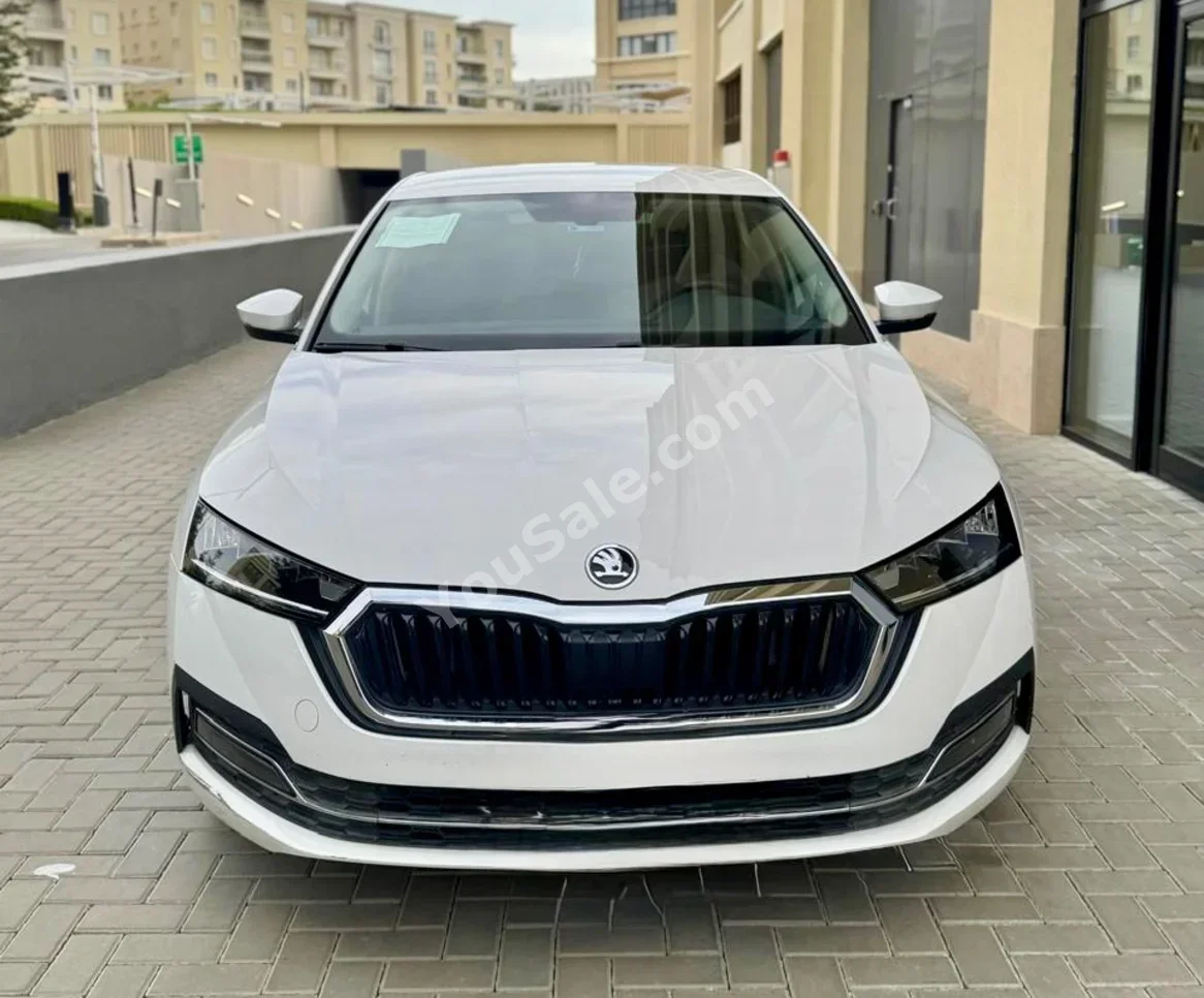 سكودا  أوكتافيا  2022  سيدان  اوتوماتيك  4 سلندر  30,000 كم  دفع أمامي  أبيض  بنزين