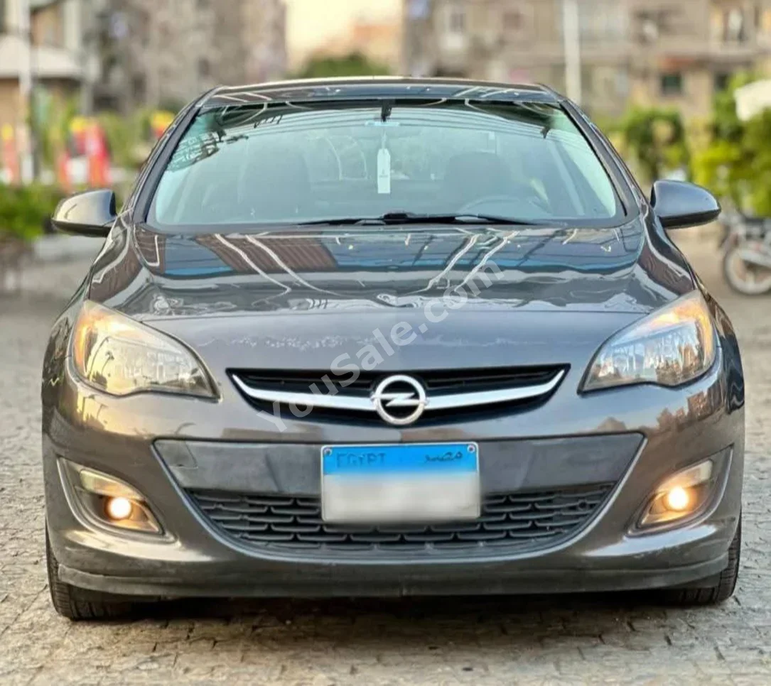 اوبل استرا 2016 سيدان اوتوماتيك 4 سلندر 110,000 كم دفع أمامي بني بنزين