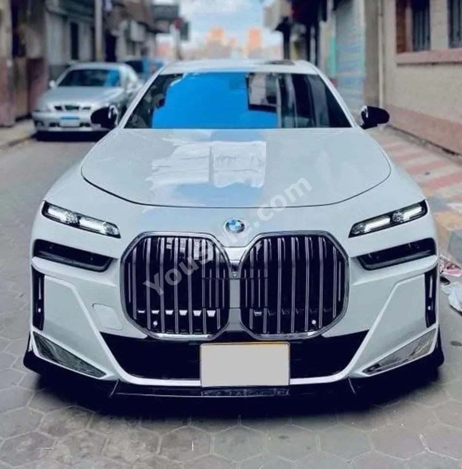 بي ام دبليو 740Li فخمة أبيض 2024