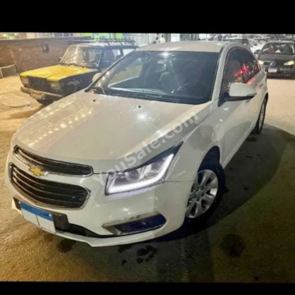 Chevrolet Cruze 4 Cylinder Sedan White 2016