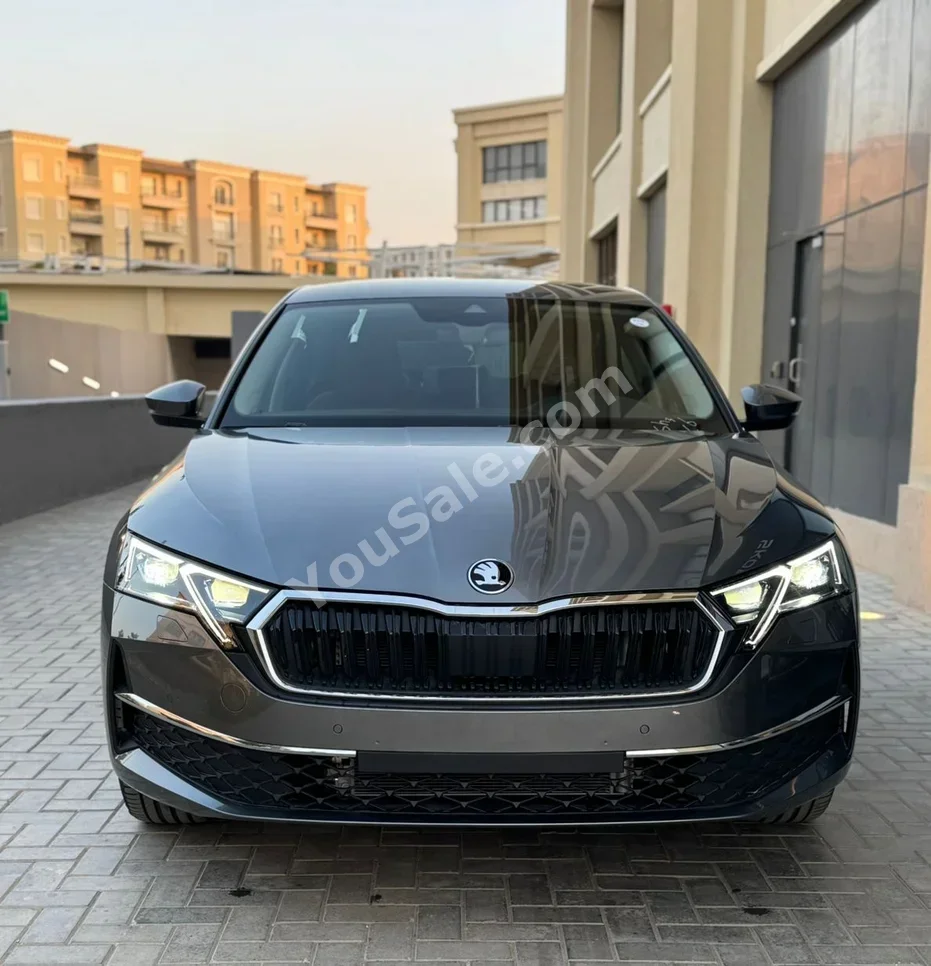 سكودا أوكتافيا 2026 سيدان اوتوماتيك 4 سلندر 0 كم دفع أمامي رمادي بنزين