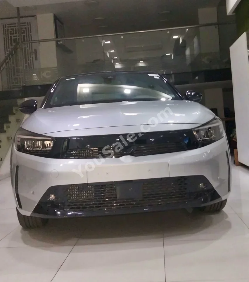 اوبل كورسا 2025 هاتشباك اوتوماتيك 3 سلندر 0 كم دفع أمامي فضي بنزين