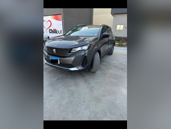 بيجو  5008  4 سلندر  إس يو في 2 في 4  رمادي  2021