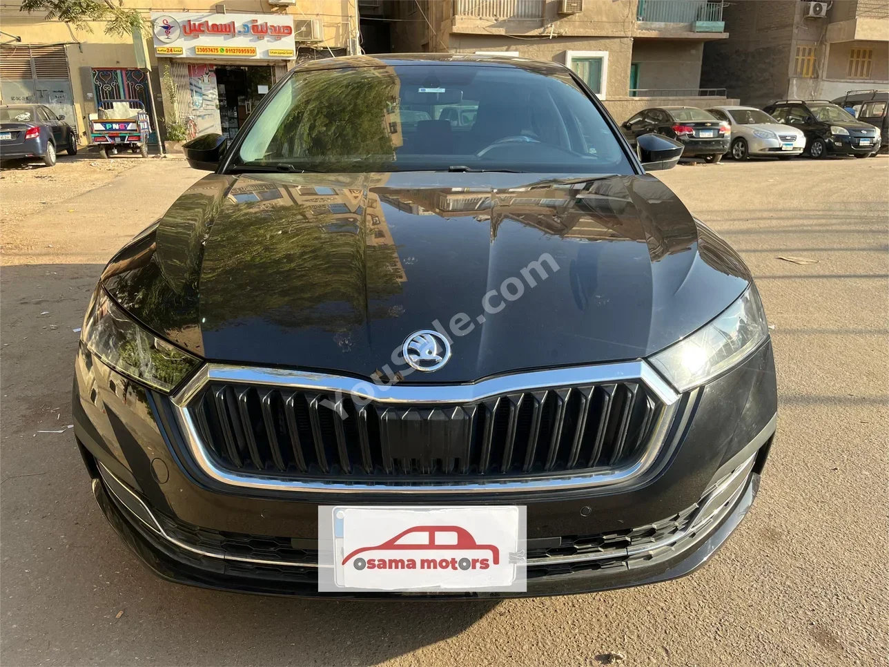 سكودا  أوكتافيا  2021  سيدان  اوتوماتيك  4 سلندر  130,000 كم  دفع أمامي  أسود  بنزين