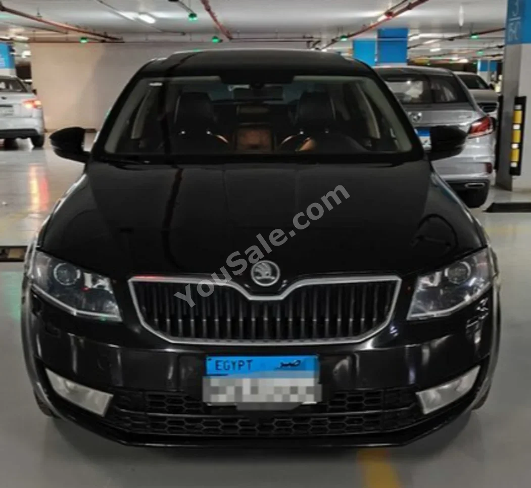سكودا أوكتافيا 2014 سيدان ستبترونك 4 سلندر 177,000 كم دفع أمامي أسود بنزين