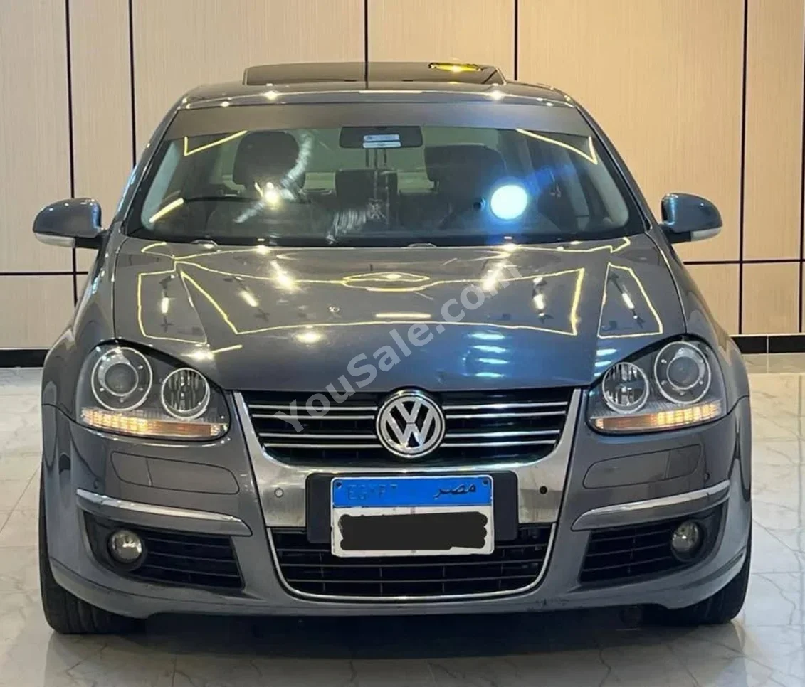 فولكس فاجن جيتا 2010 سيدان اوتوماتيك 4 سلندر 140,000 كم دفع أمامي رمادي بنزين