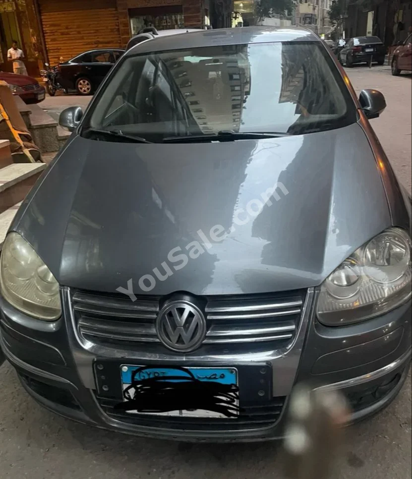 Volkswagen  Jetta  2009  Sedan  Automatic  4 Cylinder  165 Km  FWD  Gray  Gasoline