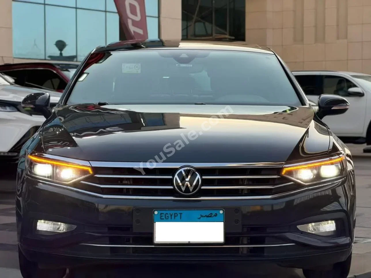 فولكس فاجن  باسات  2021  سيدان  اوتوماتيك  4 سلندر  85,000 كم  دفع أمامي  أسود  بنزين