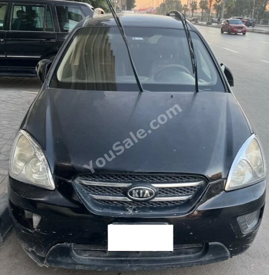 كيا  كارنز  2011  ليموزين  اوتوماتيك  4 سلندر  205,000 كم  دفع أمامي  أسود  بنزين