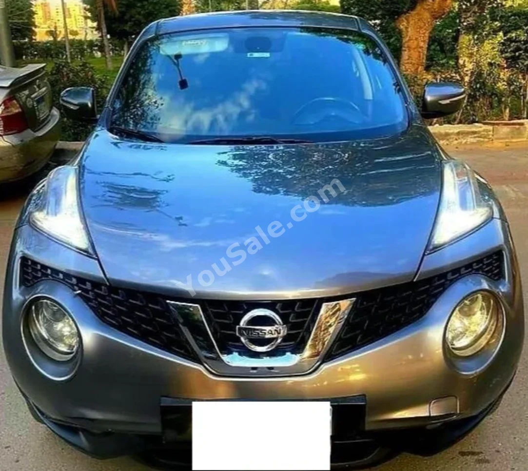 Nissan Juke 2015 SUV Automatic 4 Cylinder 112,000 Km AWD Gray Gasoline