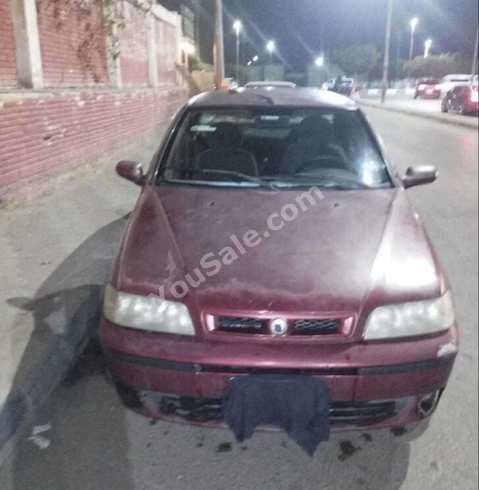 فيات  سيينا  2003  سيدان  عادي  4 سلندر  258,000 كم  دفع أمامي  أحمر  بنزين