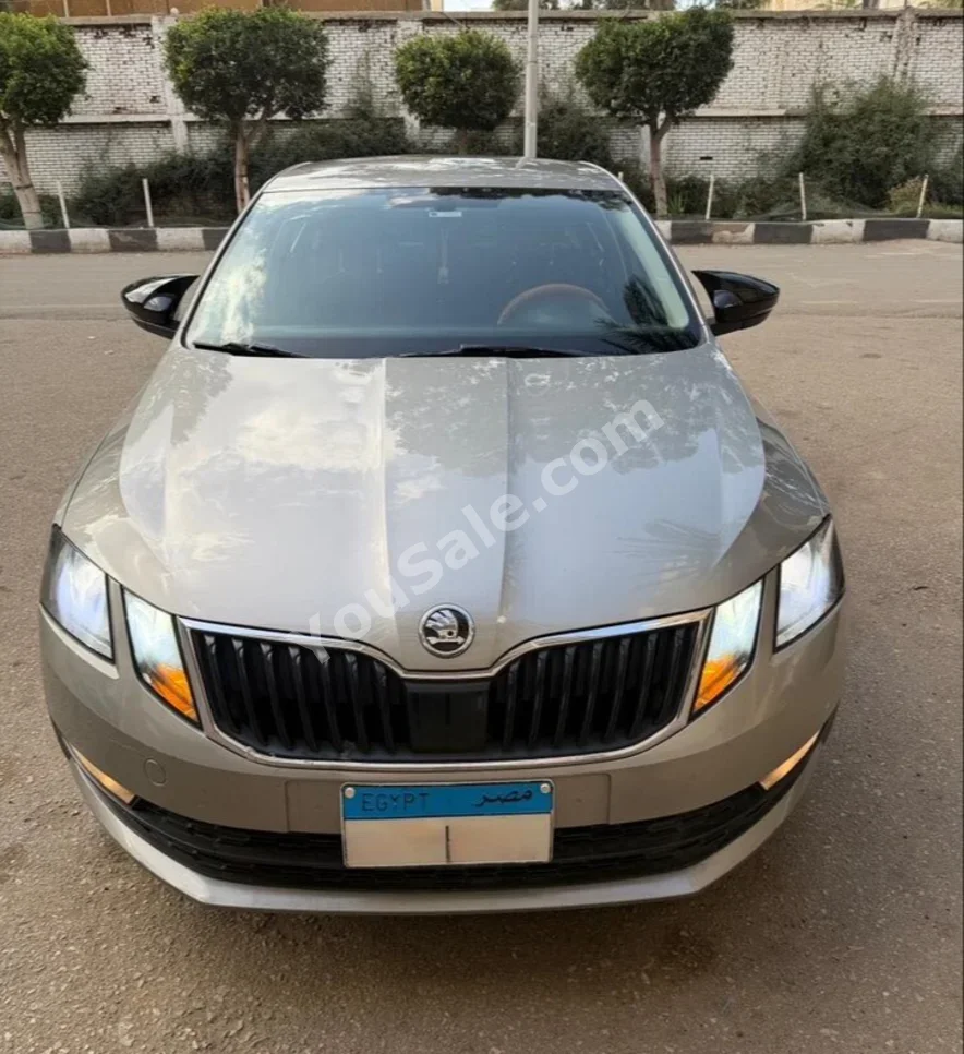 سكودا أوكتافيا 2019 سيدان ستبترونك 4 سلندر 81,000 كم دفع أمامي برونزي بنزين