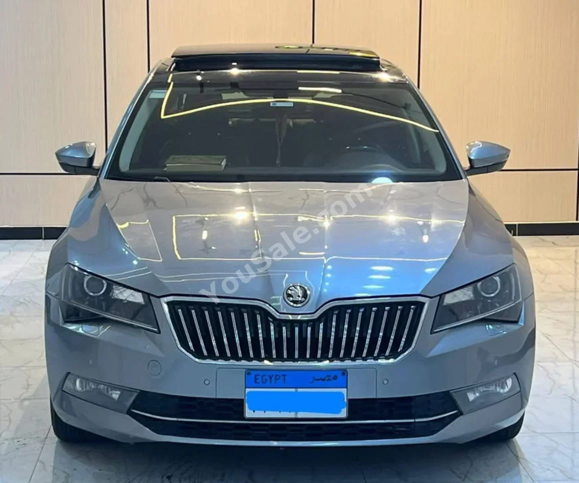 Skoda  Superb  2019  Automatic  190,000 Km  FWD  Silver and Black  Gasoline