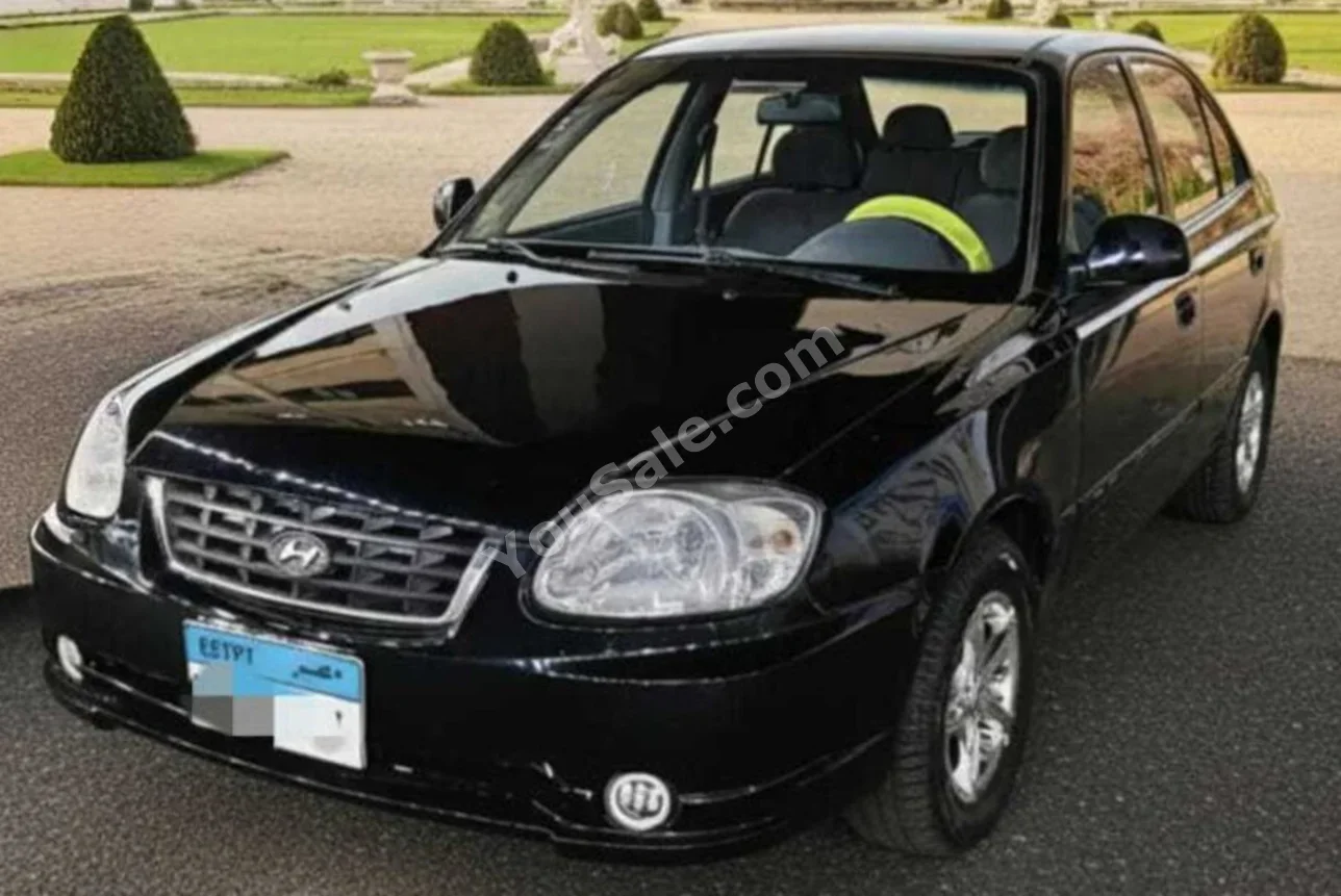 هيونداي  فيرنا  2012  سيدان  عادي  4 سلندر  195,000 كم  دفع أمامي  أسود  بنزين