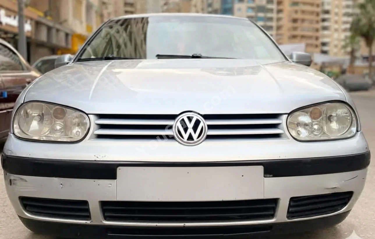 فولكس فاجن  جولف  جي تي اي  2003  اوتوماتيك  200,000 كم  دفع خلفي  فضي  بنزين