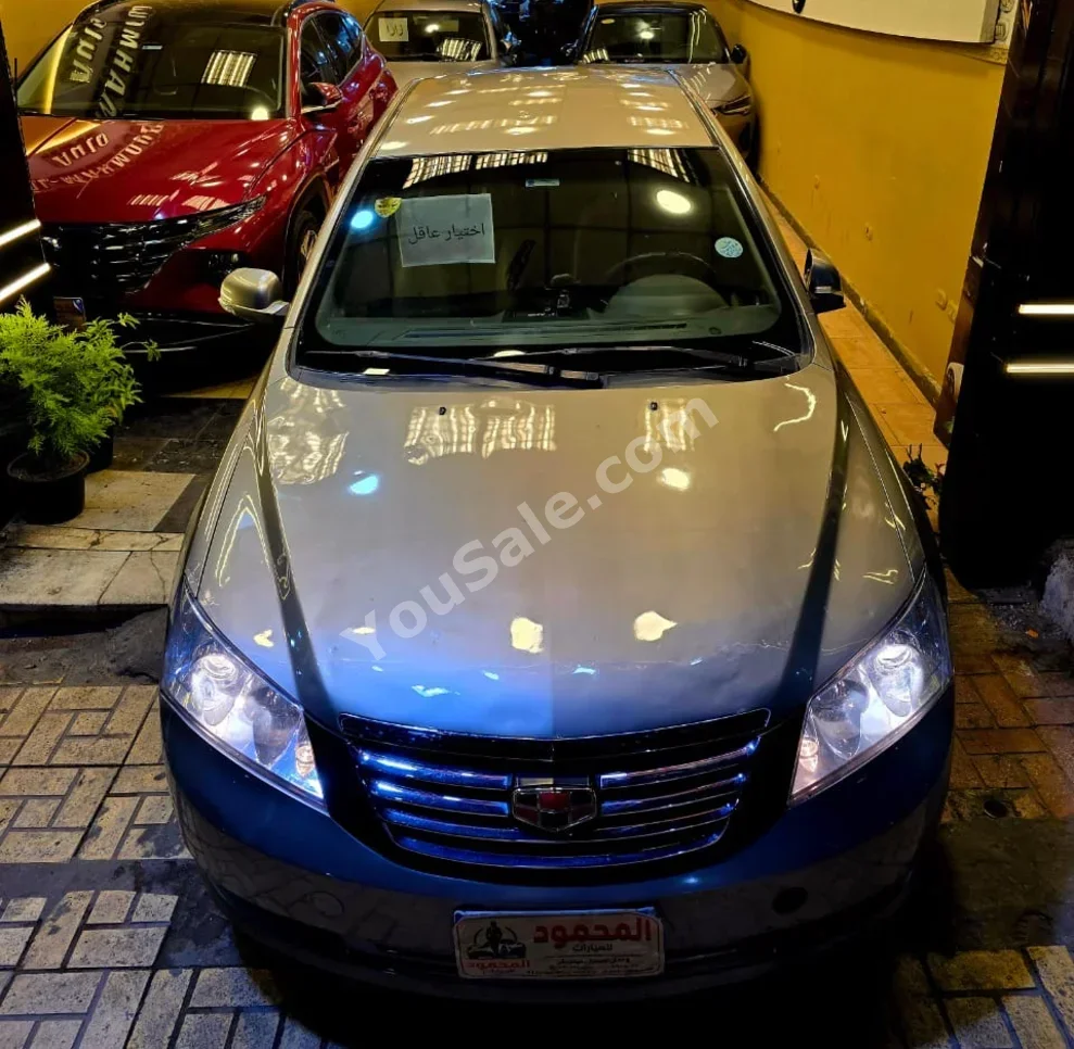 جيلي  أمغراند اكس 7  2015  عادي  50,000 كم  دفع أمامي  رمادي  بنزين