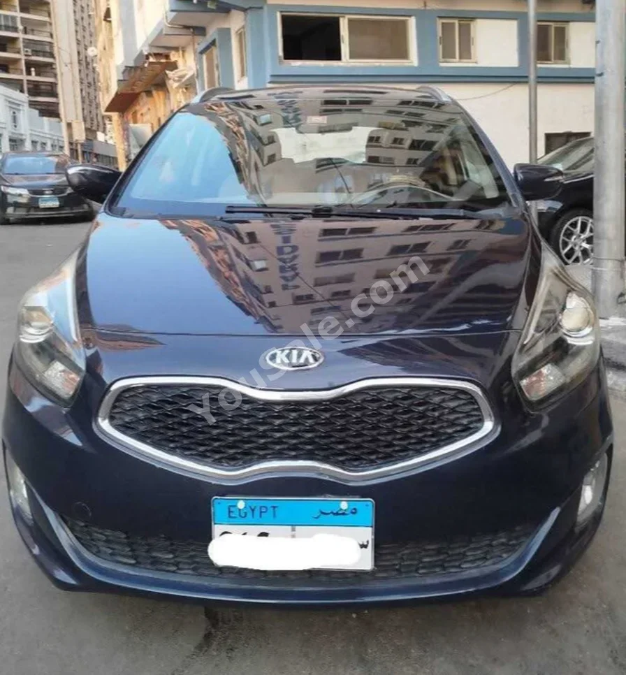 كيا  كارنز  2015  اس يو في  اوتوماتيك  4 سلندر  120,000 كم  دفع خلفي  أسود  بنزين