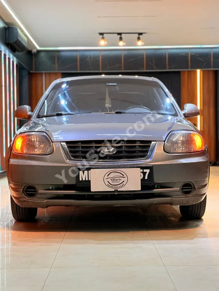 هيونداي فيرنا 2015 سيدان عادي 4 سلندر 121,000 كم دفع أمامي فضي بنزين