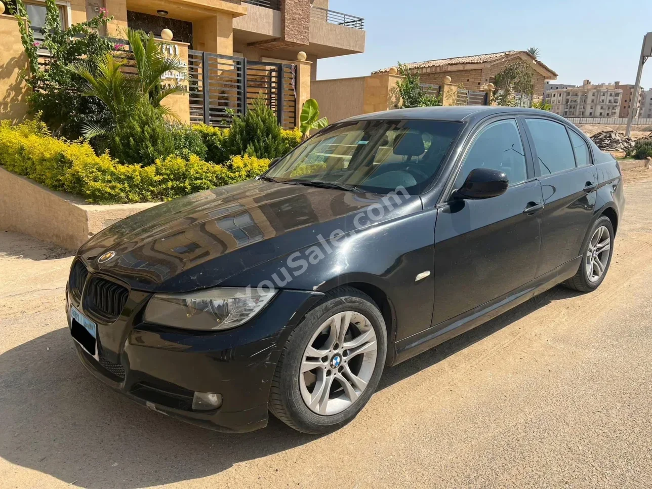 بي ام دبليو  الفئة - اي  3  2010  سيدان  اوتوماتيك  185,000 كم  دفع أمامي  أسود  بنزين