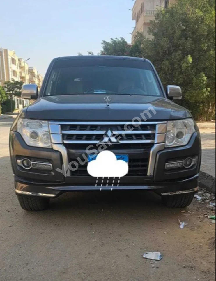 متسوبيشي  باجيرو  3.5  2017  اوتوماتيك  155,000 كم  دفع رباعي  فضي  بنزين