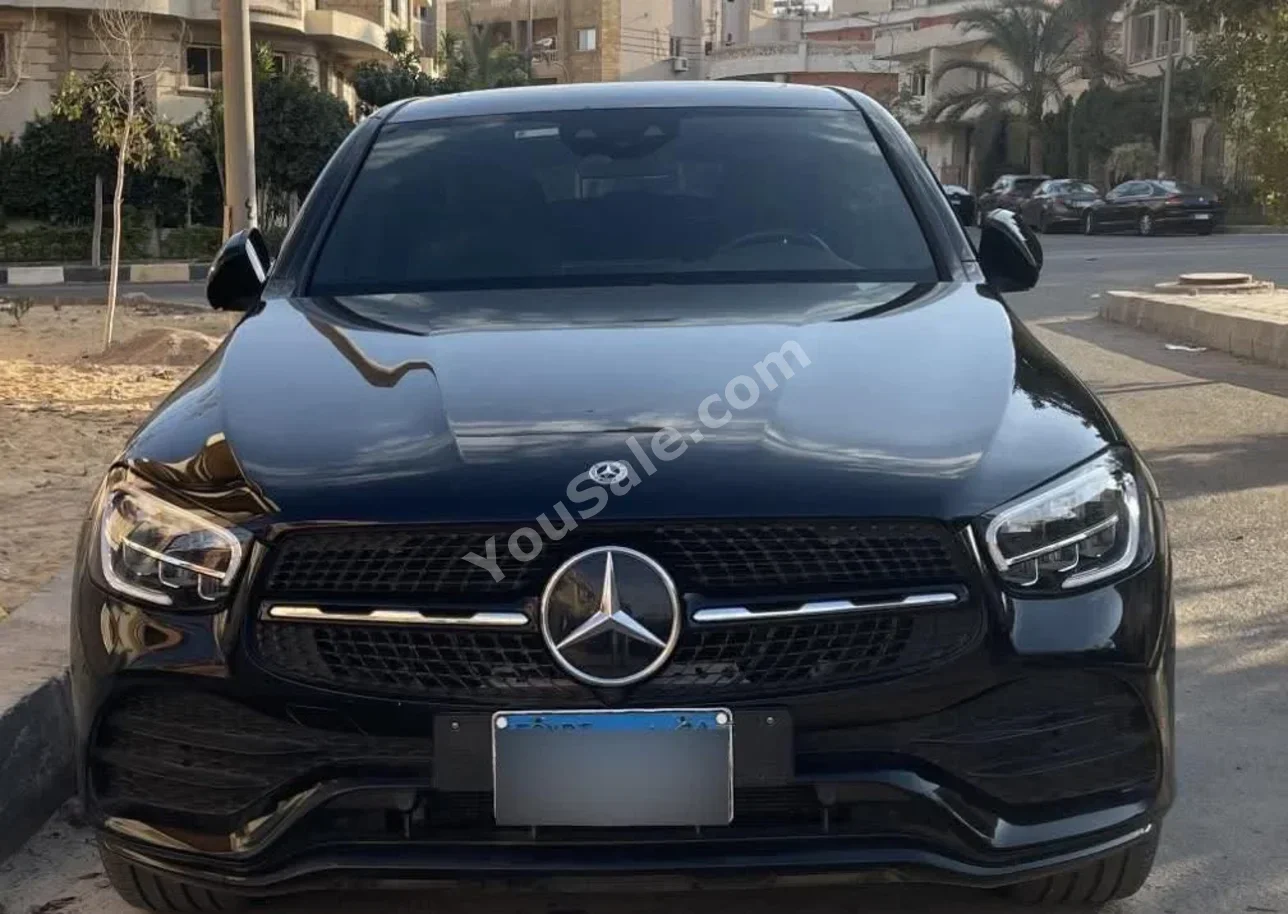 مرسيدس - بنز  جي ال سي  300  2023  اس يو في  اوتوماتيك  37,000 كم  دفع رباعي  أسود  بنزين