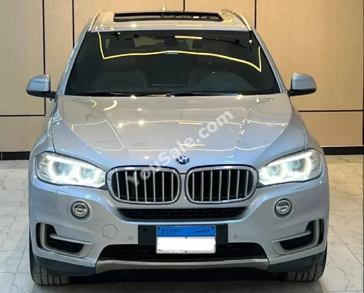 بي ام دبليو  الفئة - اكس  5  2015  اوتوماتيك  145,000 كم  دفع رباعي  فضي  بنزين