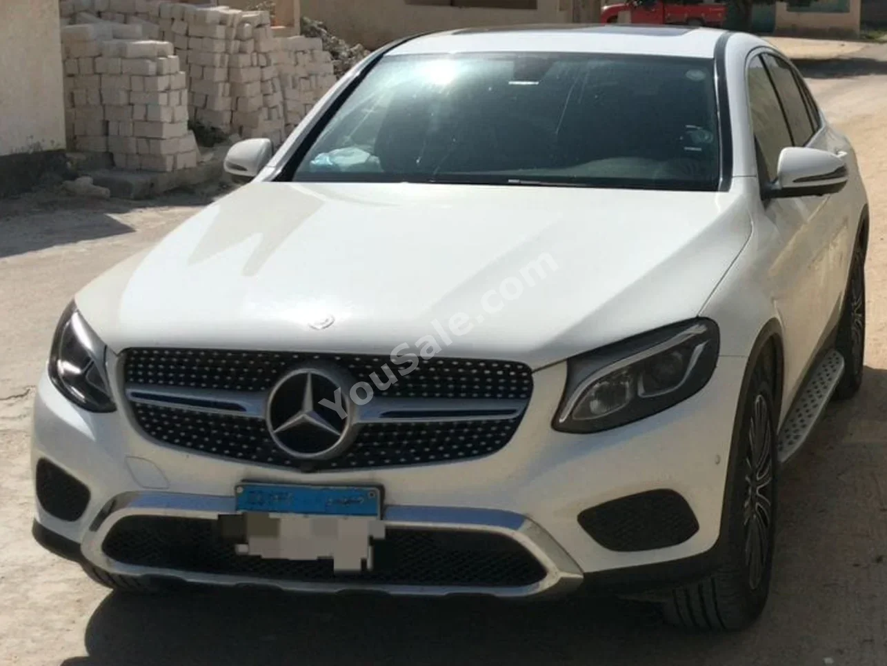 مرسيدس - بنز  جي ال سي  300  2019  اس يو في  اوتوماتيك  90,000 كم  دفع رباعي  أبيض  بنزين