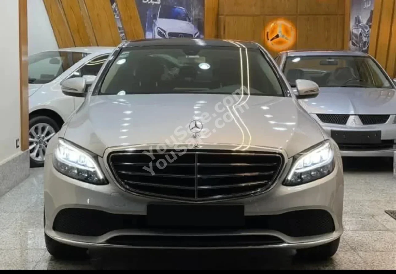 مرسيدس - بنز سي - كلاس 180 2018 اوتوماتيك 55,000 كم دفع خلفي فضي بنزين