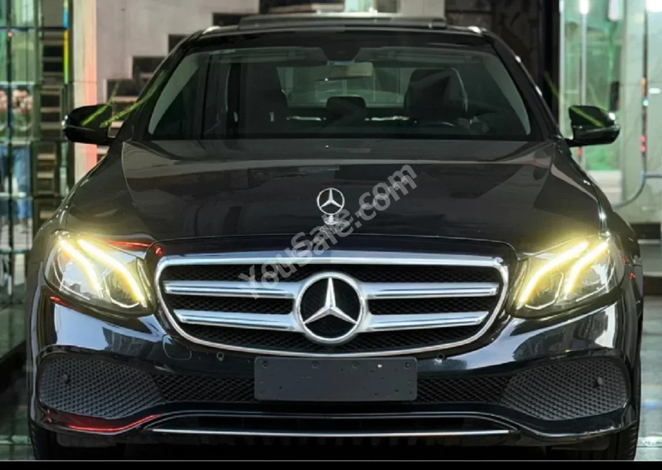 مرسيدس - بنز  اي - كلاس  180  2019  اوتوماتيك  72,000 كم  دفع خلفي  أسود  بنزين