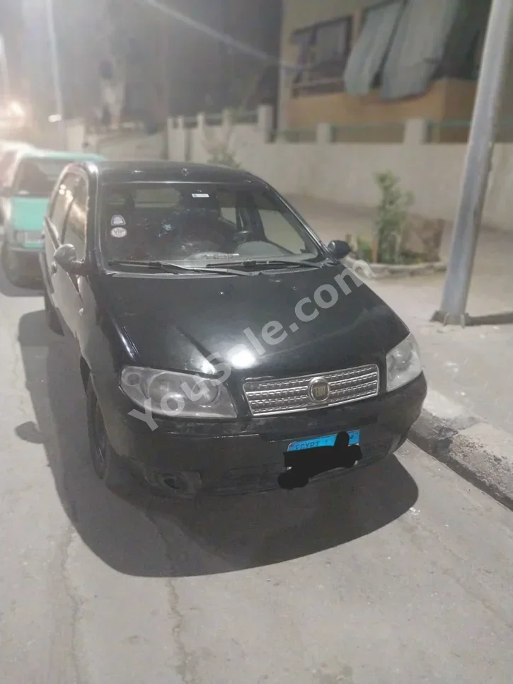 Fiat Punto 2012 Hatchback Manual 4 Cylinder 215,000 Km FWD Black Gasoline