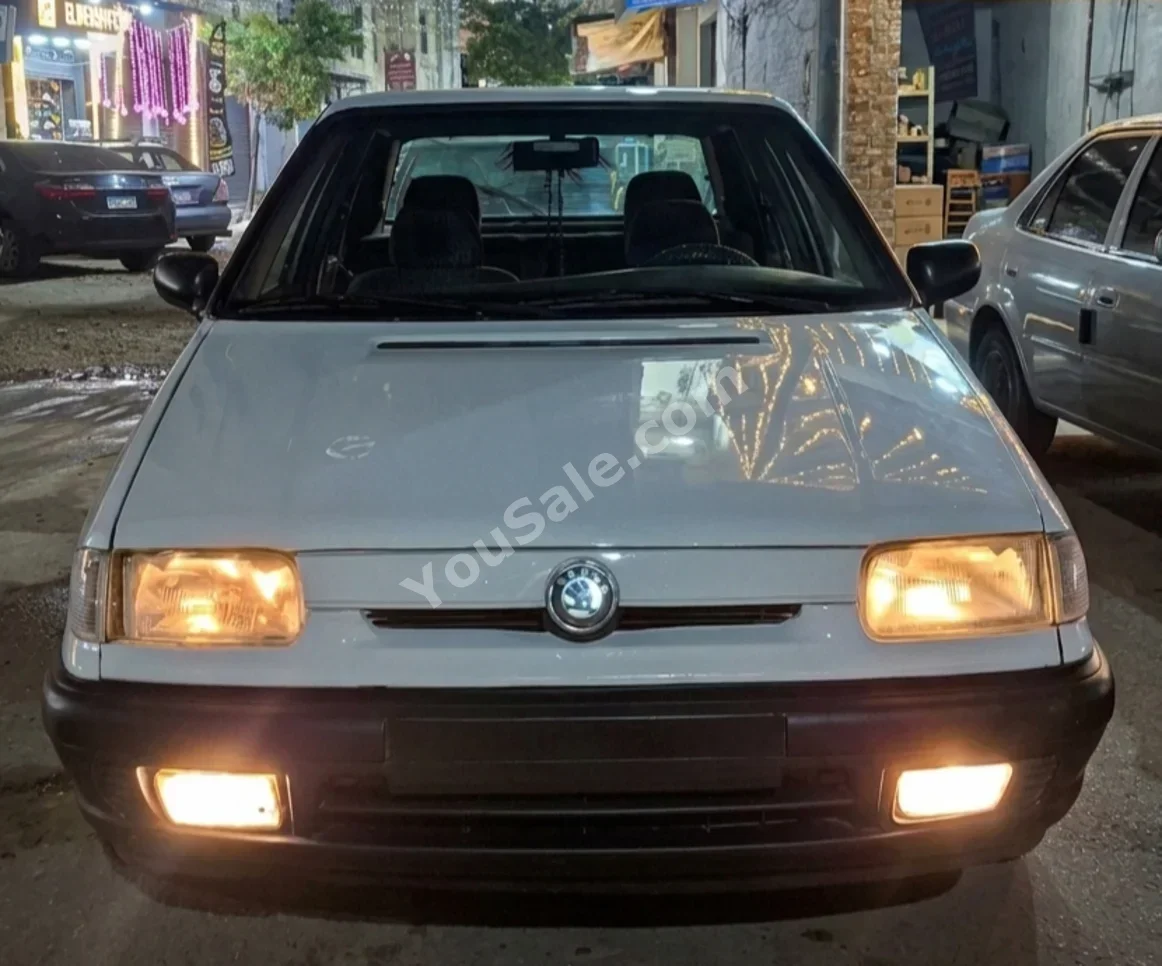 سكودا  فليشيا  1996  عادي  240,000 كم  دفع أمامي  أبيض  بنزين