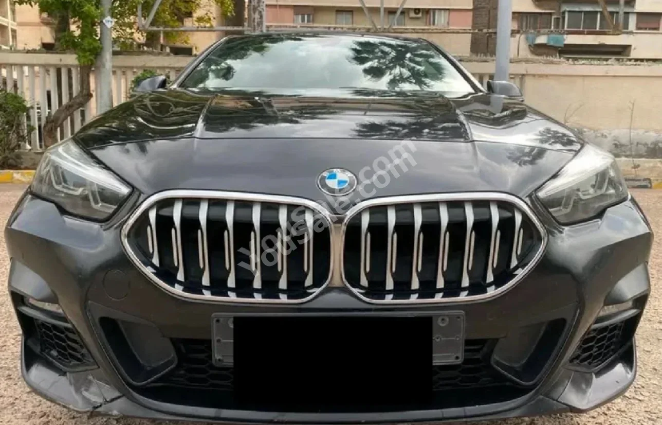 بي ام دبليو  الفئة - الثانيه  220 i  2021  اوتوماتيك  113,000 كم  أسود  بنزين