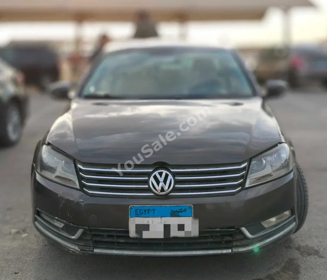 فولكس فاجن باسات 2016 سيدان اوتوماتيك 260,000 كم دفع خلفي رمادي غامق بنزين