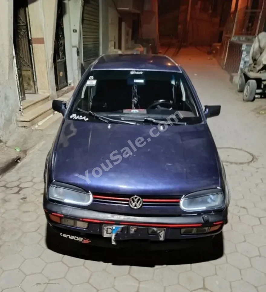 فولكس فاجن  جولف  1994  عادي  235,000 كم  أزرق غامق  بنزين