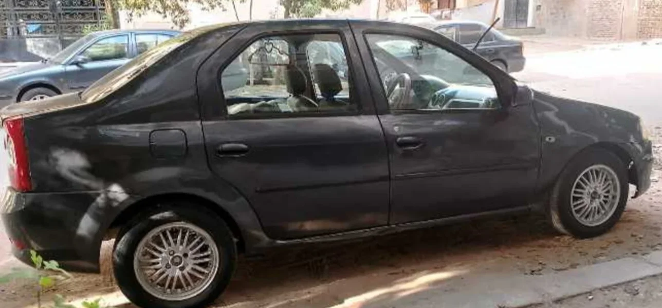 Renault  Logan  2011  Sedan  Manual  4 Cylinder  250,000 Km  FWD  Gray  Gasoline