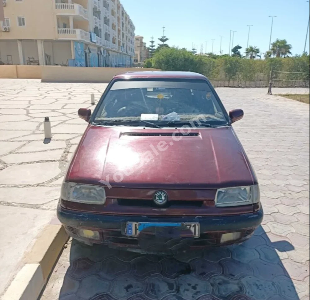 سكودا  فليشيا  1995  عادي  200,000 كم  أحمر وبني  بنزين