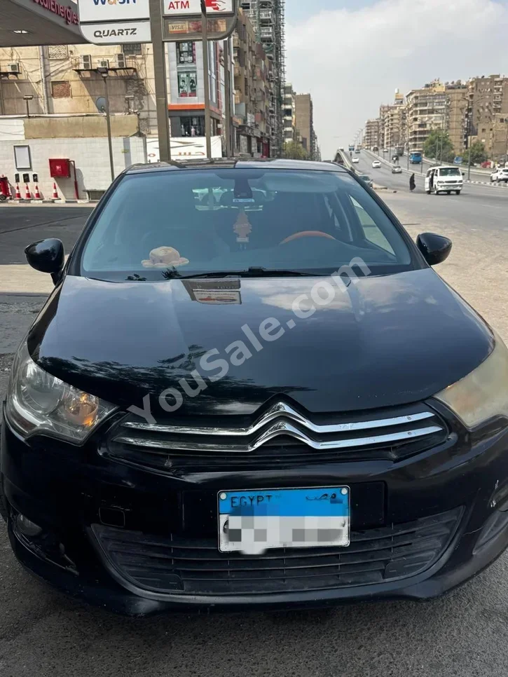 ستروين  C-4  2015  هاتشباك  اوتوماتيك  220,000 كم  أسود  بنزين